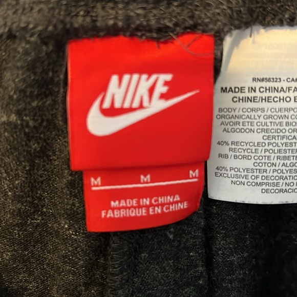 Nike Womens Light Weight Capri Medium Used - Picture 3 of 3